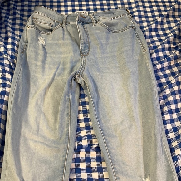 Crown & Ivy ripped frayed bottom jeans size 6 skinny cropped - Picture 1 of 6